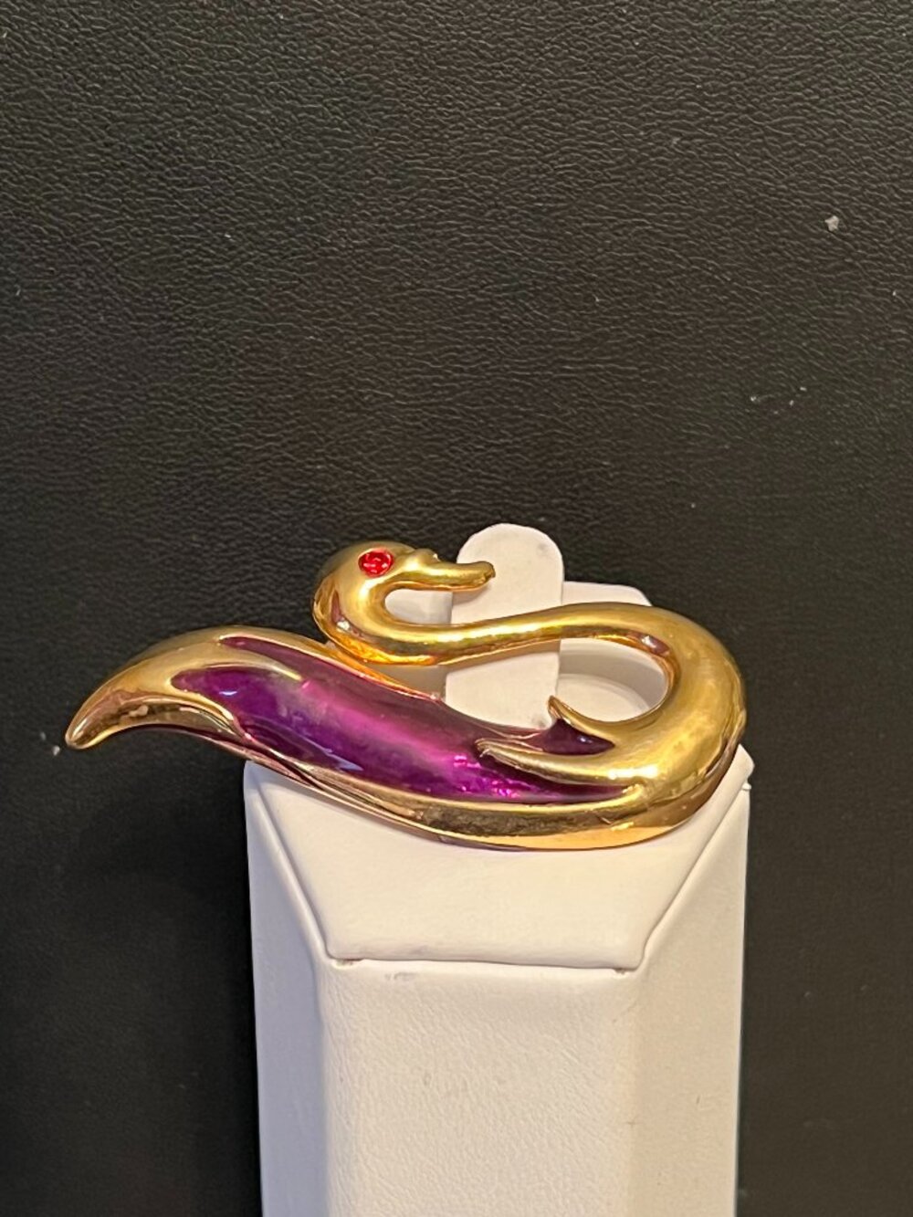 Goldplated Swan W/Enamel Belly Brooch/Pin (222)